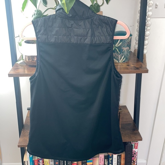 NIKE- thin black thermal running vest - Picture 6 of 6